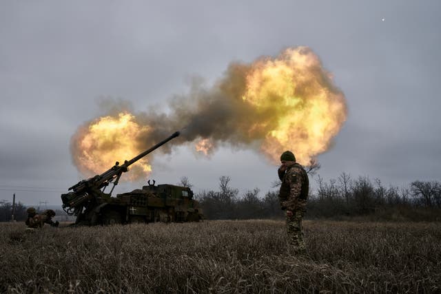 <p>Ukrainian soldiers fire a howitzer towards Russian positions near Avdiivka, Donetsk region, Ukraine</p>